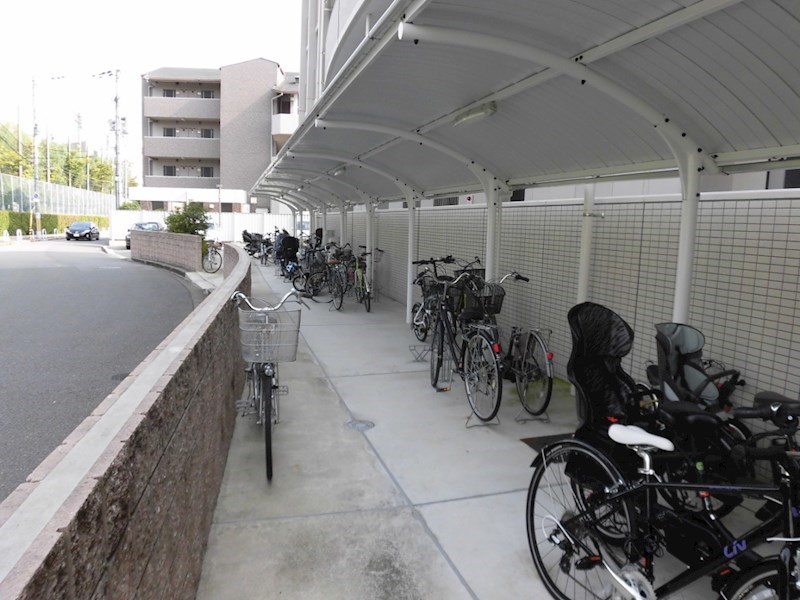 ソレイユセンリ 駐輪場