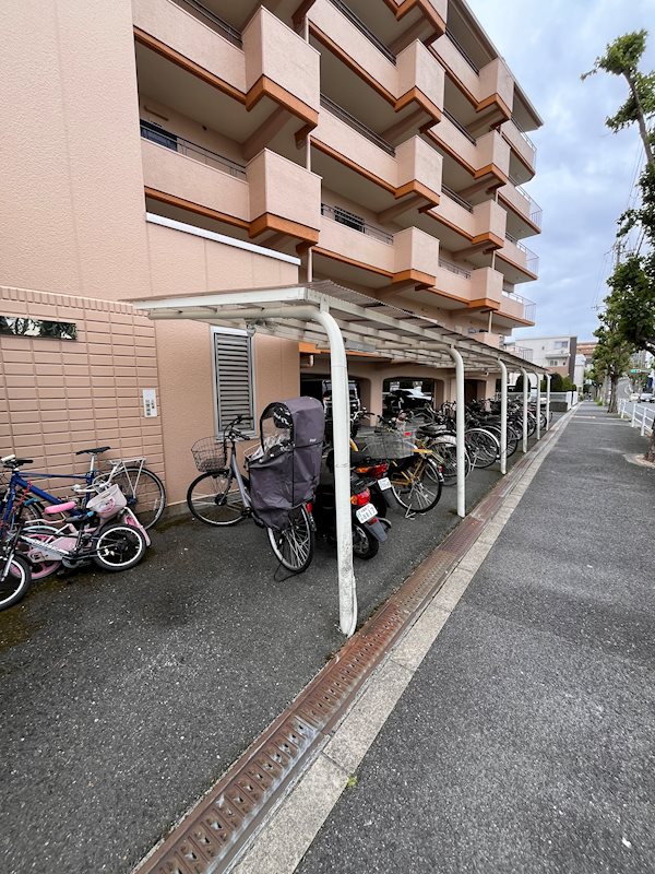 千里山アカシヤハイツ 駐輪場