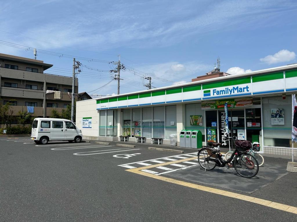 千里山アカシヤハイツ コンビ二：ﾌｧﾐﾘｰﾏｰﾄ 佐井寺南が丘店　129m