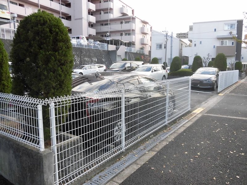 インペリアル南ヶ丘 駐車場