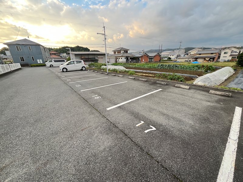 エスペランサ二上 駐車場