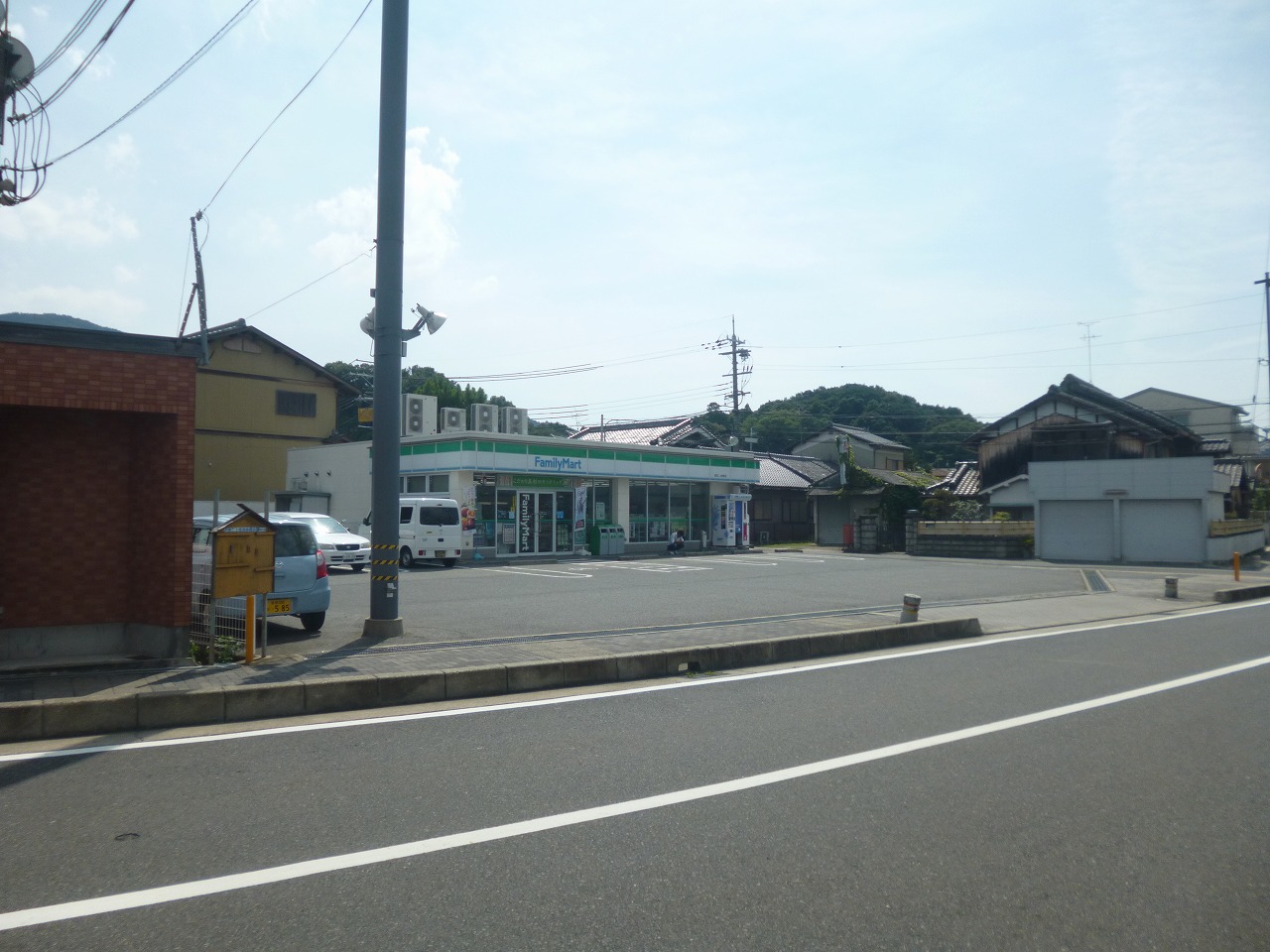 エスペランサ二上 コンビ二：ﾌｧﾐﾘｰﾏｰﾄ 香芝二上駅前店　469m