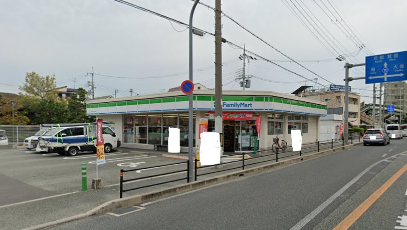 ラ・セデュクシオン コンビ二：ﾌｧﾐﾘｰﾏｰﾄ 池田住吉一丁目店　573m
