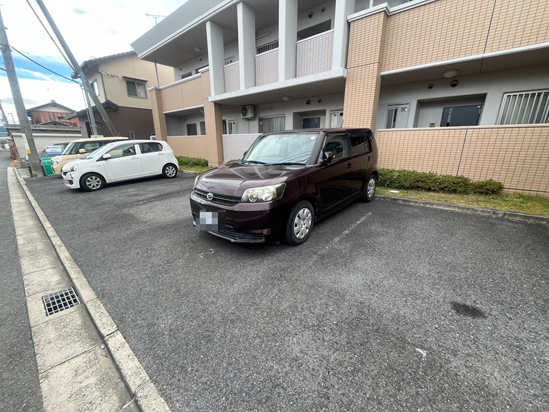 ファミーユ菅原 駐車場