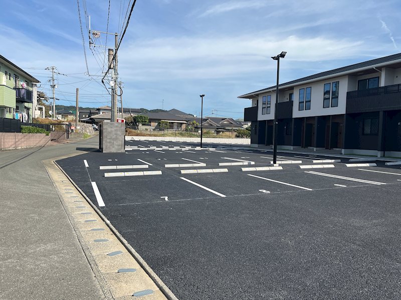 シャルマン青葉A棟 駐車場