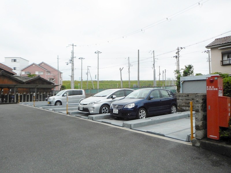 インディペンデンスハイツ 駐車場