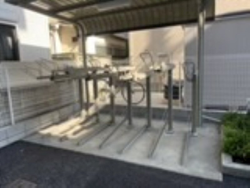 Cleyera　ROKA 駐輪場