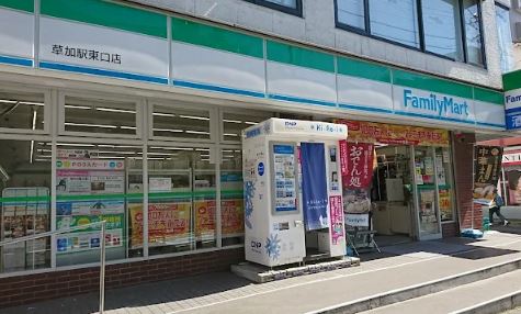 Evergarden コンビ二：ファミリーマート 草加駅東口店　207m