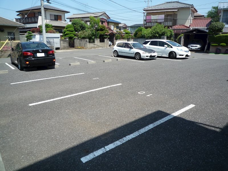 ルミナスコート 駐車場