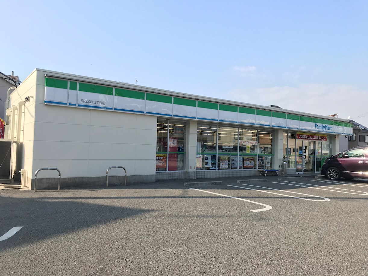 ルミエールマゴジＶ コンビ二：ﾌｧﾐﾘｰﾏｰﾄ 高石加茂三丁目店　129m