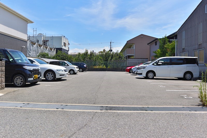 シャインメゾンⅠ番館 駐車場