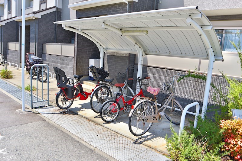 シャインメゾンⅠ番館 駐輪場