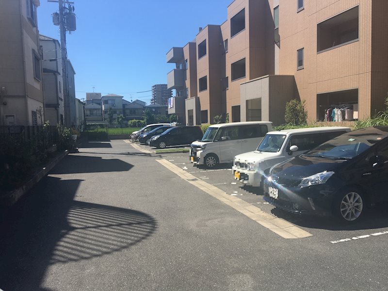 グランシャリオ(香里園) 駐車場