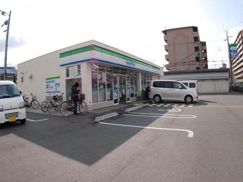 グランシャリオ(香里園) コンビ二：ﾌｧﾐﾘｰﾏｰﾄ 寝屋川寿町店　446m