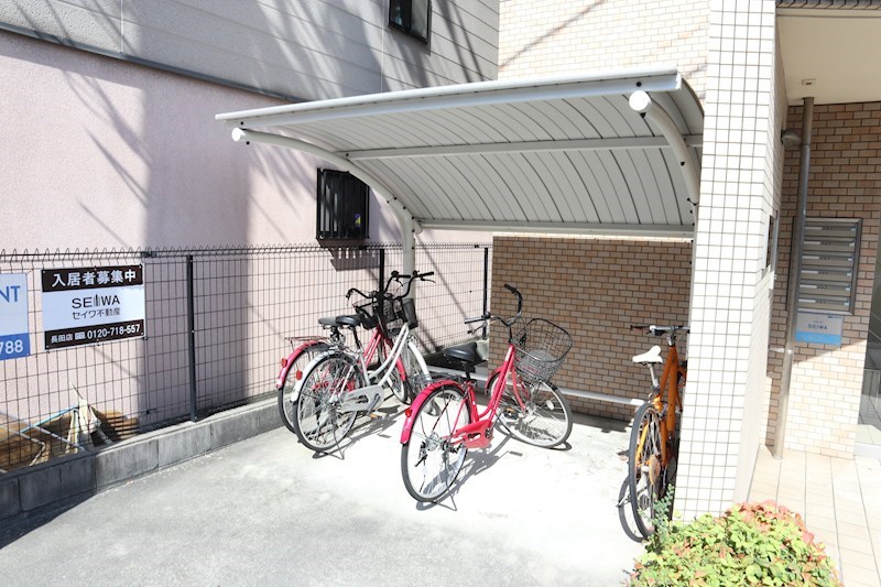 アコード 駐輪場