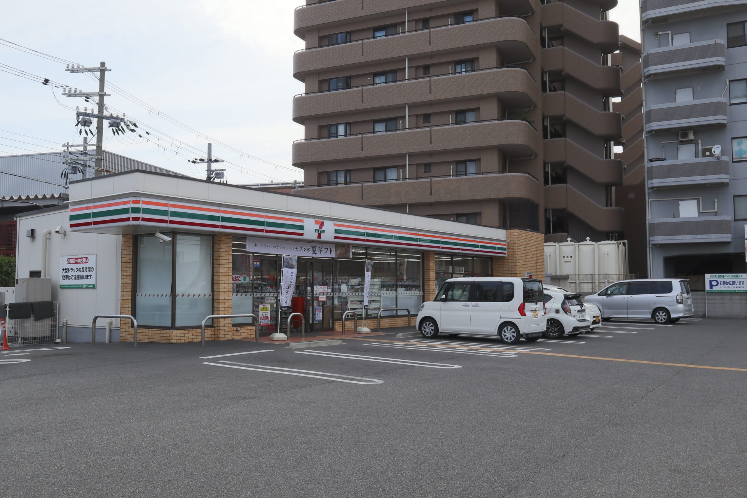サニー コート コンビ二：セブンイレブン　明石硯町店　215m　近隣