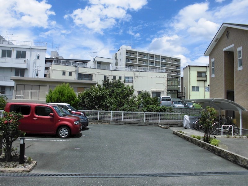 セイスカーサ東山 駐車場