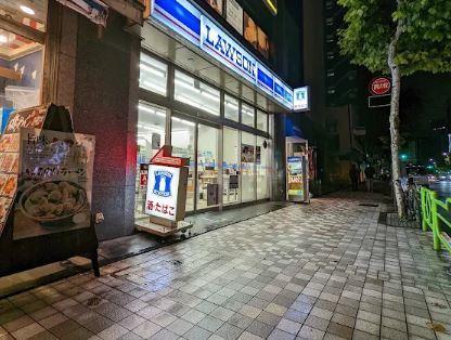 アーク日本橋人形町 コンビ二：ﾛｰｿﾝ 人形町駅前店　272m