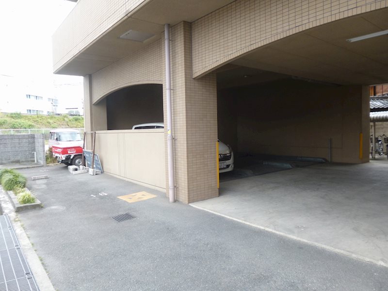 プリムローズタカダ 駐車場