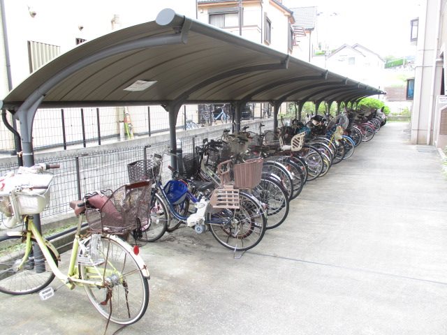 ラフィネ星田 駐輪場