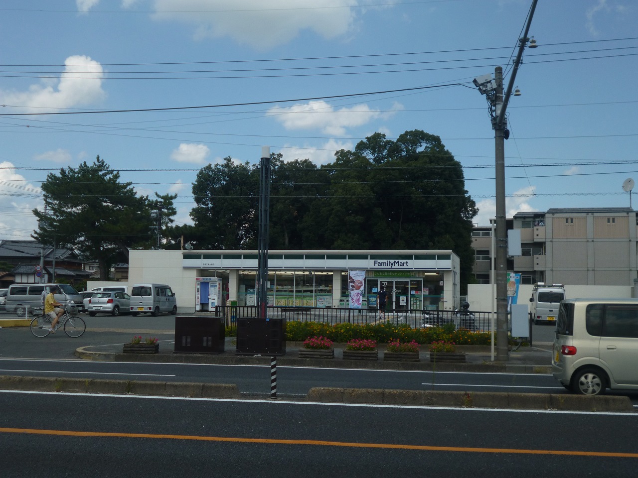 コンフォート三條 コンビ二：ﾌｧﾐﾘｰﾏｰﾄ 奈良二条大路店　206m