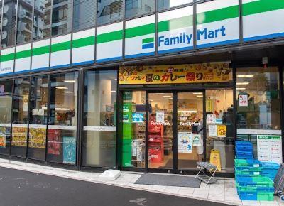 PARK RESIDENCE HARAJUKU コンビ二：ファミリーマート 北参道駅前店　118m