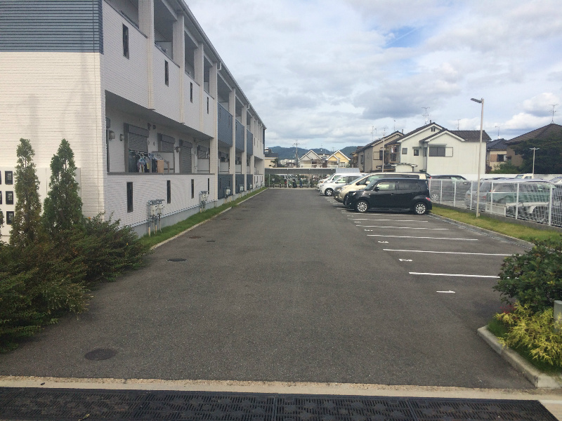 ペルル伊勢田 駐車場