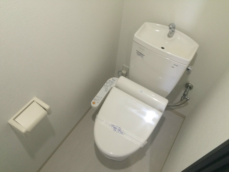 ペルル伊勢田 温水暖房便座です。