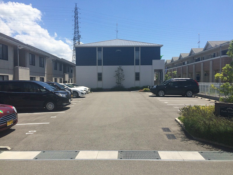 ペルル寺門 駐車場