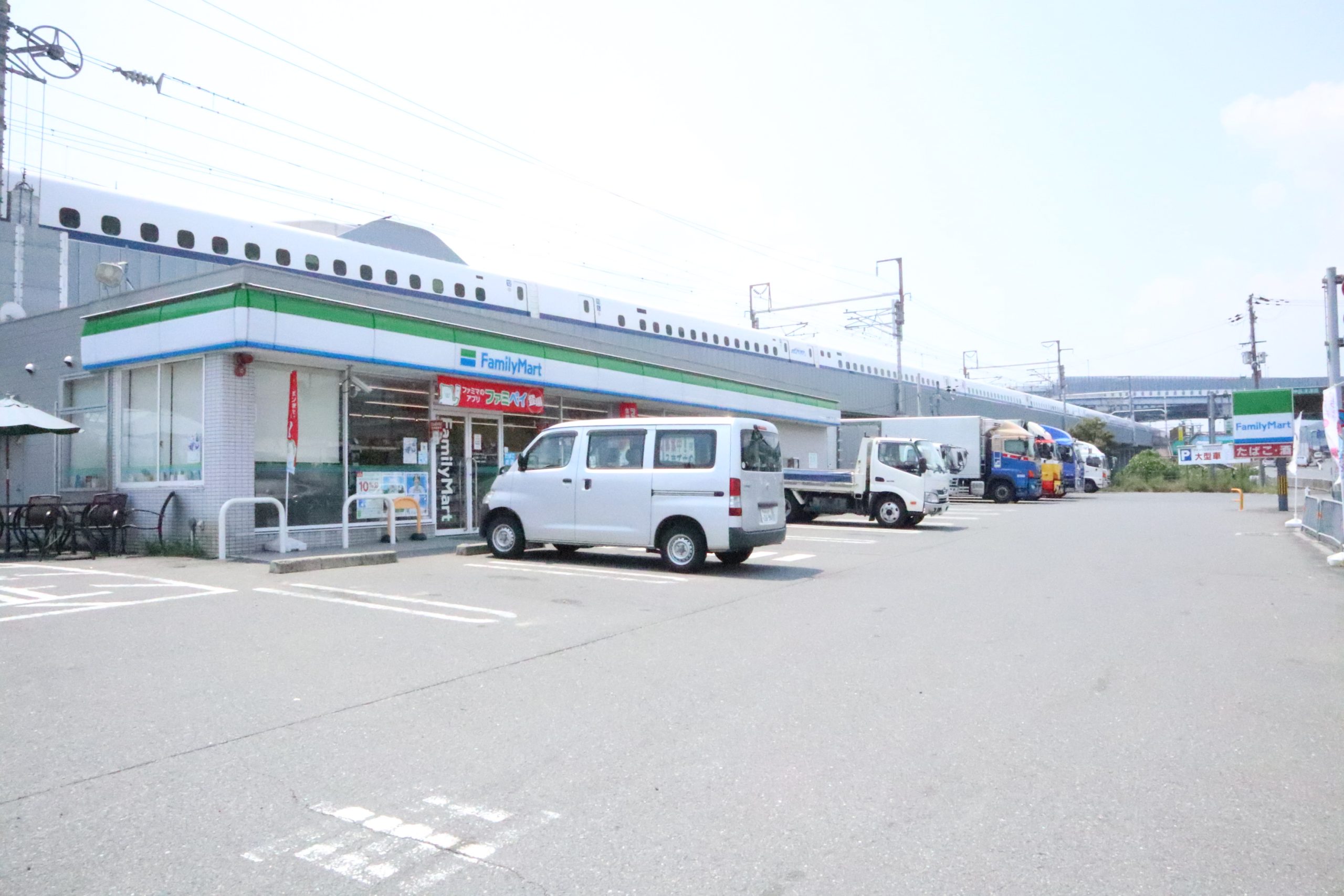 ペルル寺門 コンビ二：ﾌｧﾐﾘｰﾏｰﾄ 大山崎ｲﾝﾀｰ店　346m