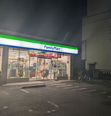 Flourish SⅠ コンビ二：ﾌｧﾐﾘｰﾏｰﾄ 三度屋大森東四丁目店　295m