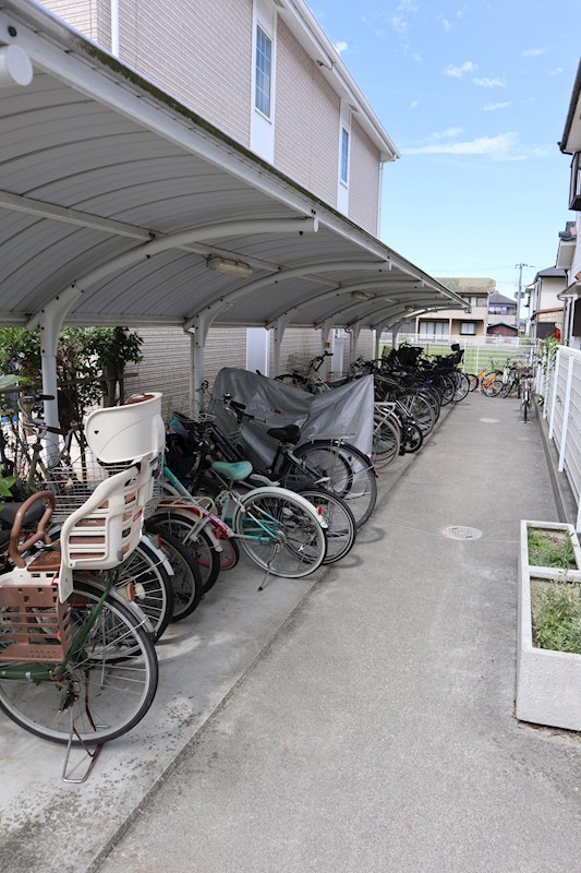 チェリーカーサ1番館 駐輪場