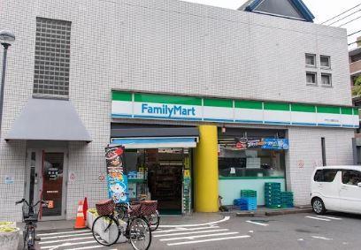 Cleyera　ROKA コンビ二：ﾌｧﾐﾘｰﾏｰﾄ 芦花公園駅北店　478m