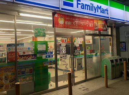 エルミタージュ ドゥ メゾン コンビ二：ﾌｧﾐﾘｰﾏｰﾄ 北区豊島二丁目店　100m