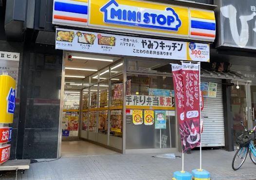 La Gracia四谷 コンビ二：ﾐﾆｽﾄｯﾌﾟ 四谷3丁目店　195m