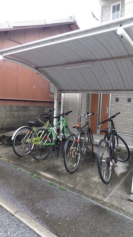 ラディエ足原 駐輪場