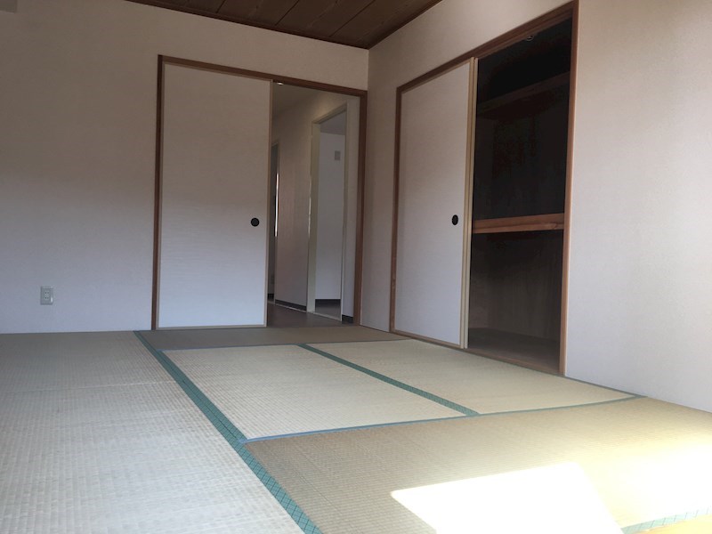 シャトーフルール 現地写真（玄関）