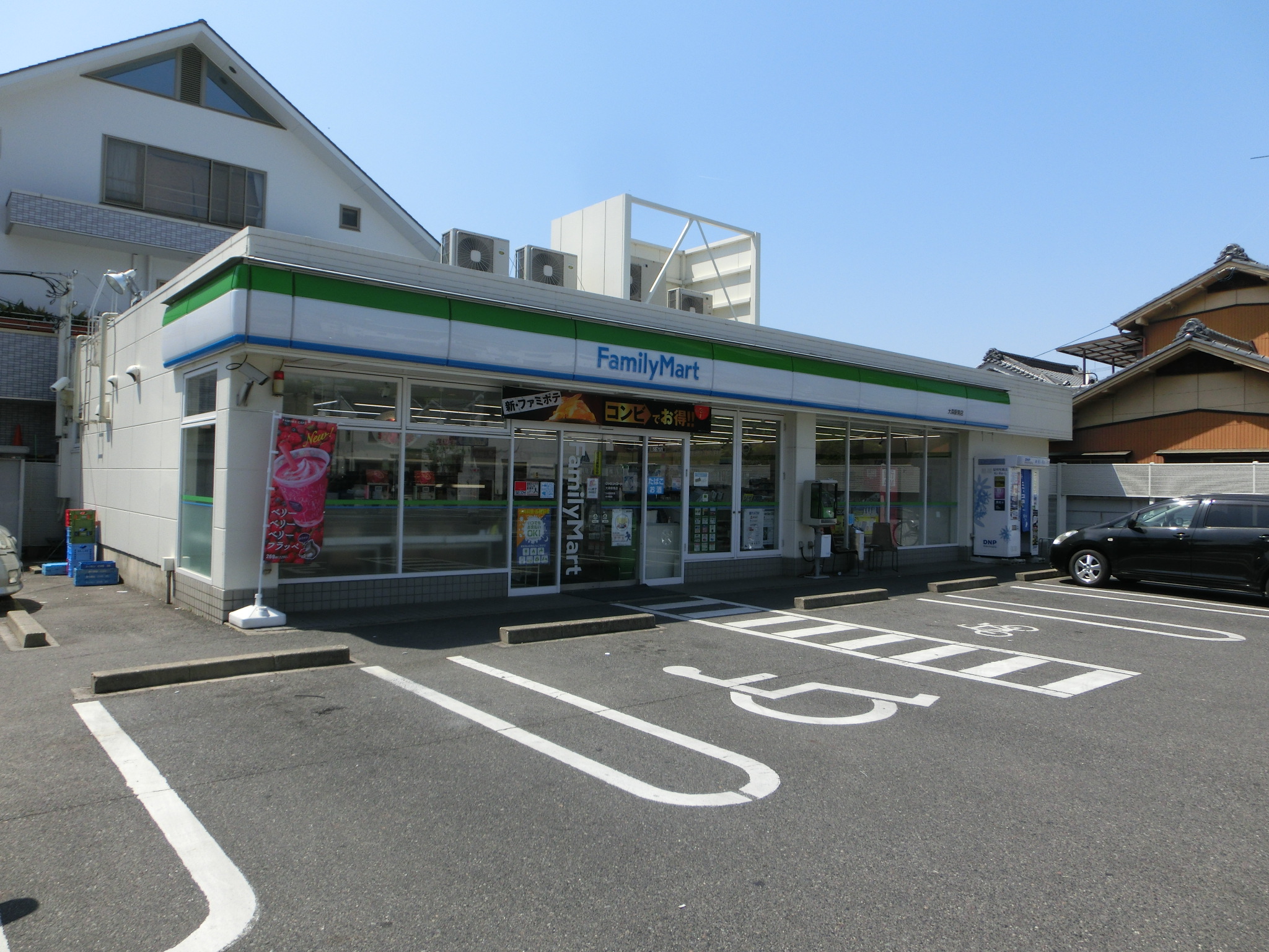 アイリス藤が丘 コンビ二：ﾌｧﾐﾘｰﾏｰﾄ 大森駅南店　5225m