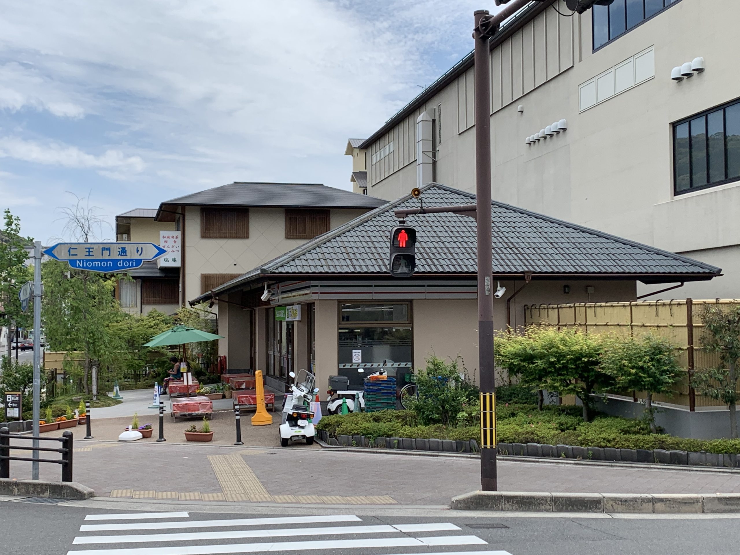 ザ･グレース京都岡崎 コンビ二：ｾﾌﾞﾝｲﾚﾌﾞﾝ 京都平安神宮前店　664m