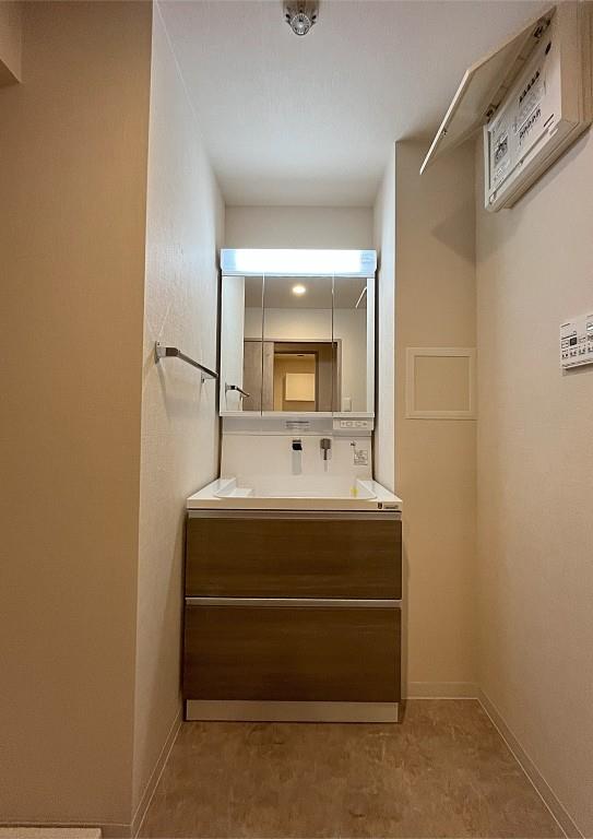 PRIME RESIDENCE NAMIKI 現地写真（玄関）