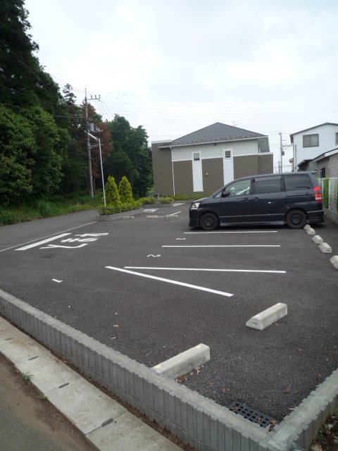 オリエンスⅡ 駐車場