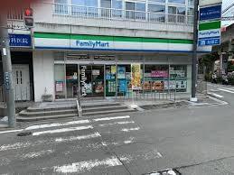 アーバンウェル茨木 コンビ二：ﾌｧﾐﾘｰﾏｰﾄ 茨木竹橋町店　247m