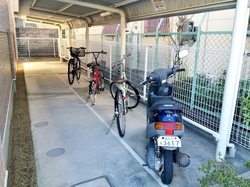 ラビアンローズ 駐輪場