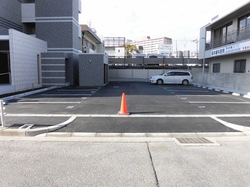 ソラードセンリ 駐車場