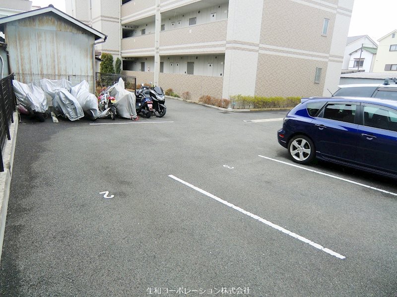 ベルデュール楓 駐車場