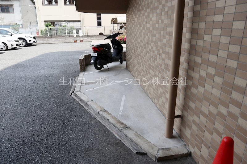 シェモア鶴見緑地 バイク置き場