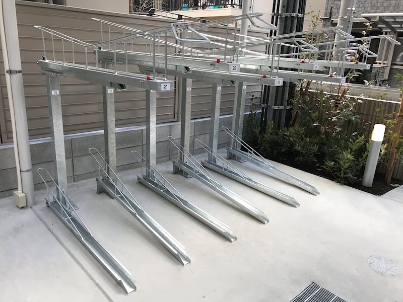 ドゥ セレニテ 駐輪場