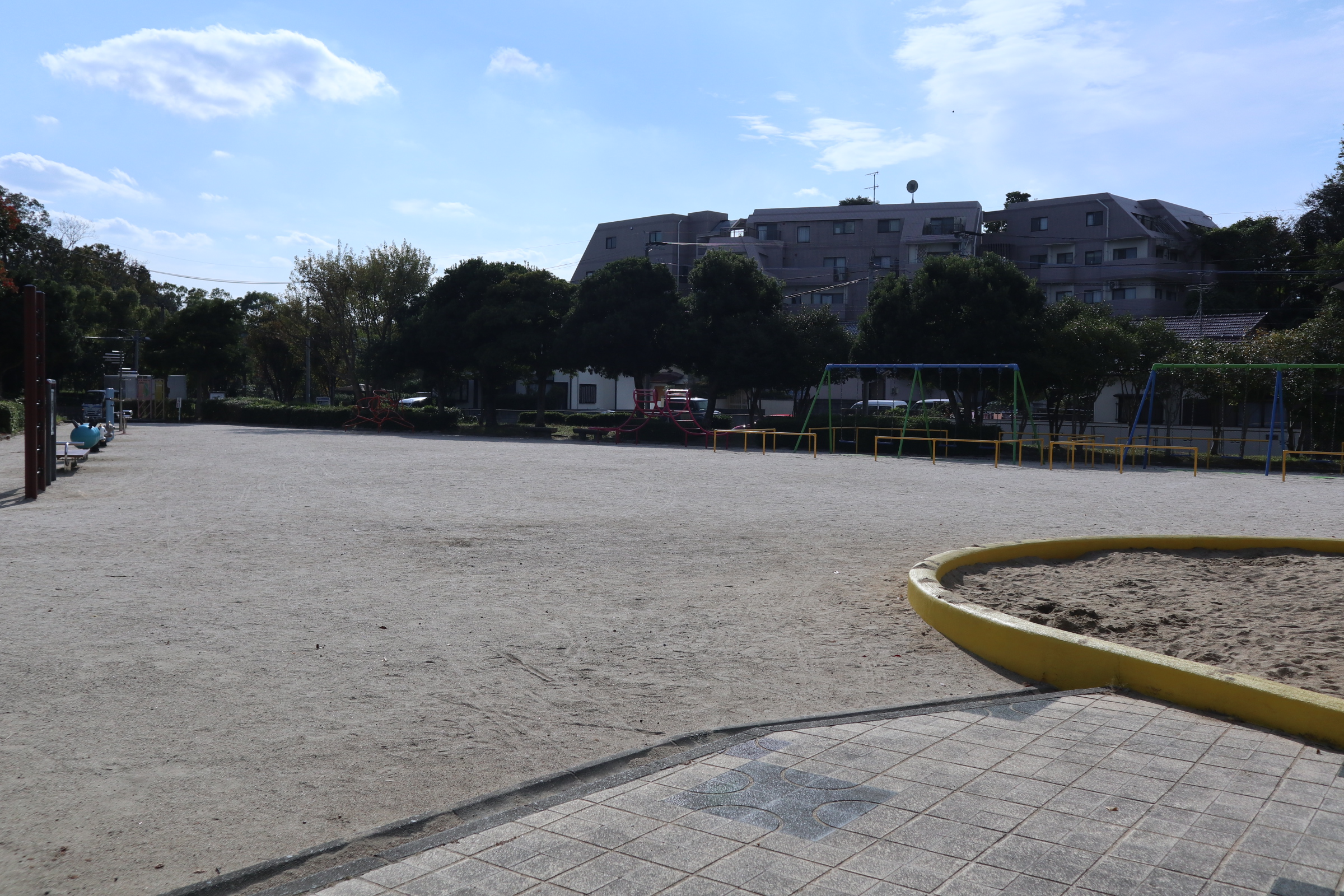 エスペランス 信 公園：名島運動公園　350m