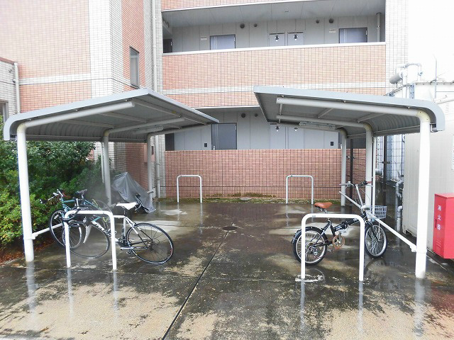 パークテラス白鳥 屋根付き駐輪場