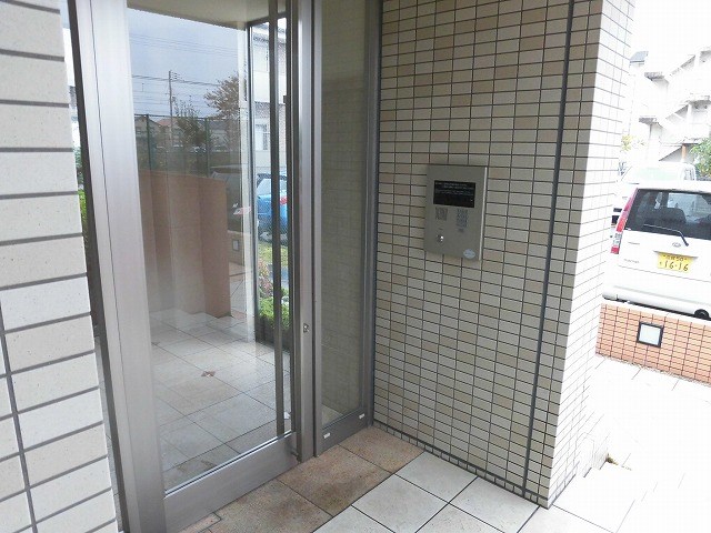 パークテラス白鳥 マンションエントランスはオートロック